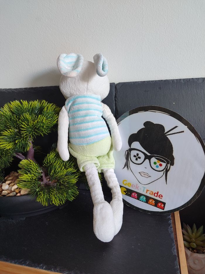 doudou peluche lapin carotte vert bleu blanc rayé marron Pantin Short T-shirt - photo numéro 2