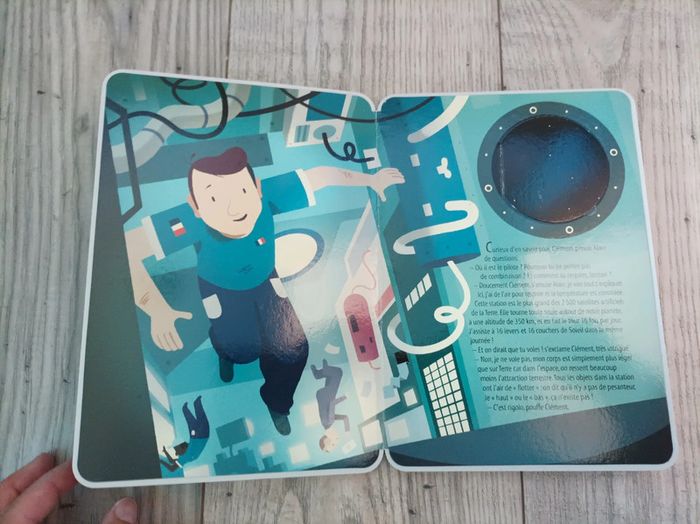 Joli livre " c'est comment la station spatiale ?" - photo numéro 3
