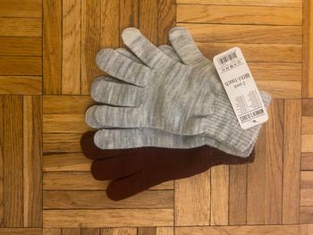 2 paires de gants pour filles en état neuf 