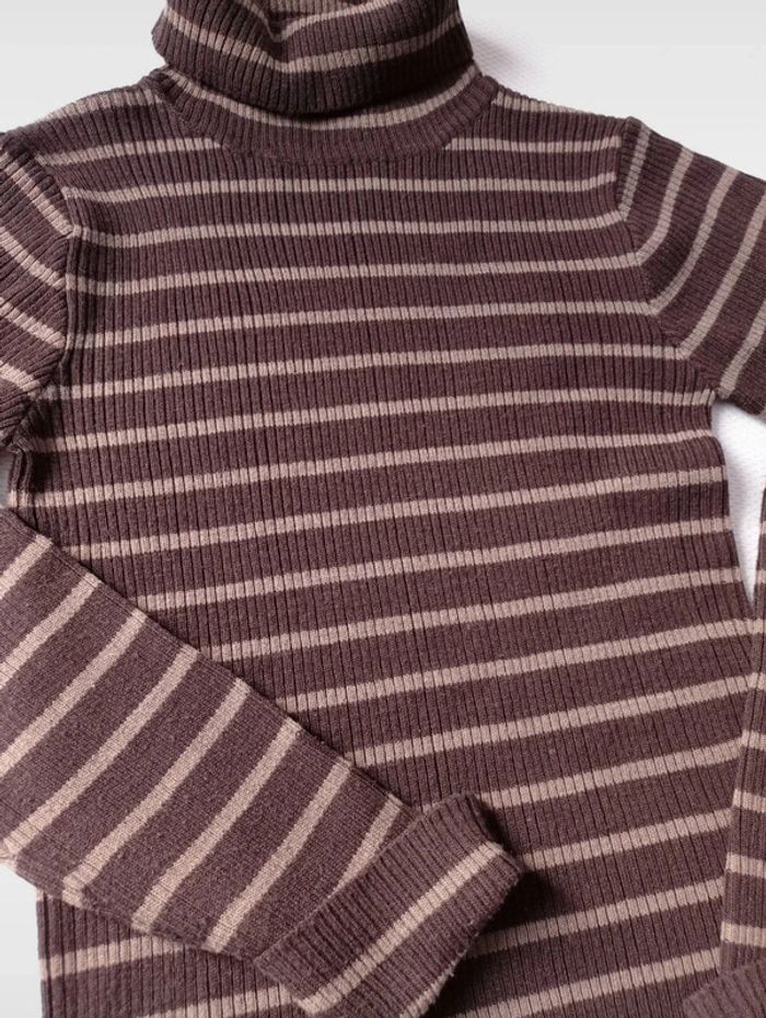 Pull rayé 9/10 ans - photo numéro 2