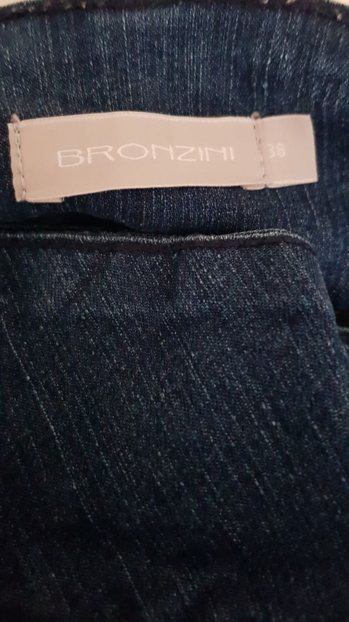 Jean slim bleu taille 38 – effet délavé et strass - photo numéro 3