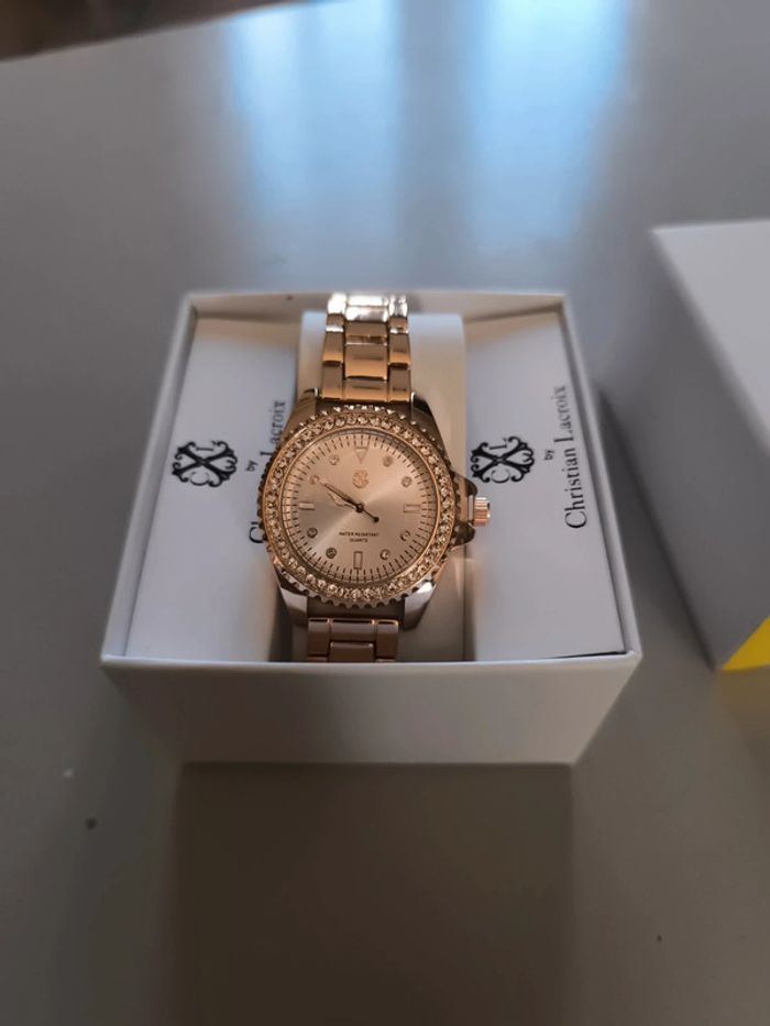 Magnifique montre neuve christian Lacroix
