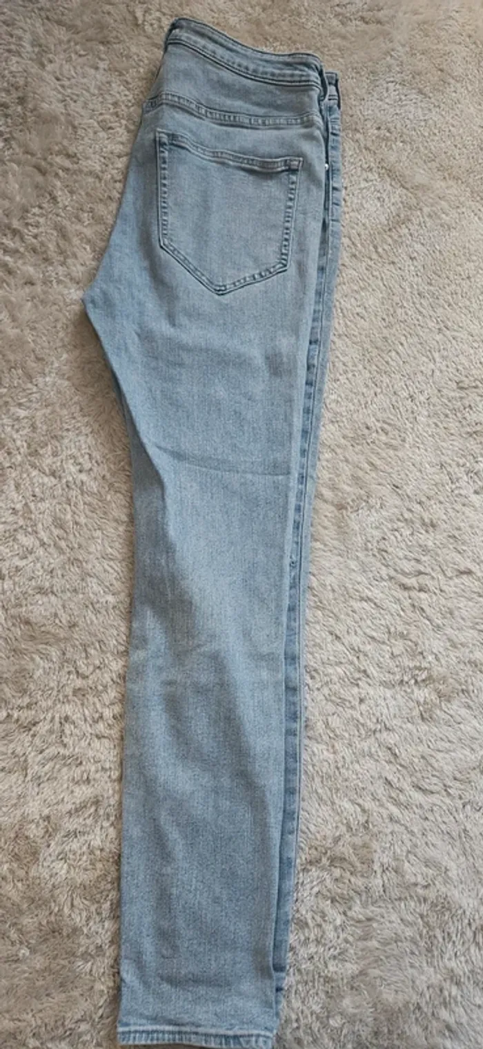 Jean skinny troué - photo numéro 2