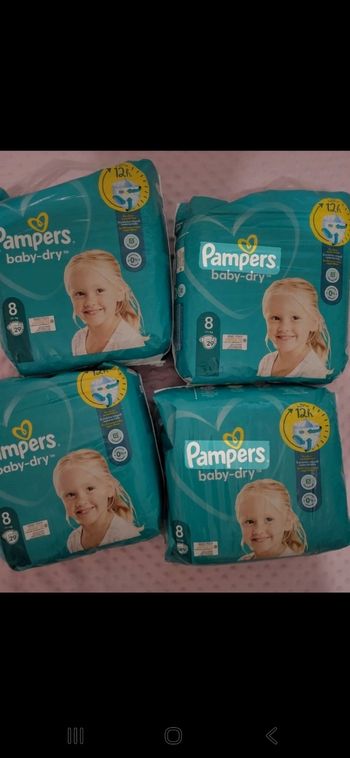 4 paquets couches pampers taille 8