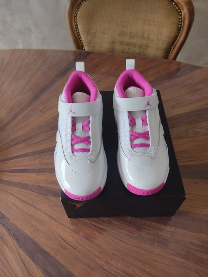 Baskets Jordan max aura 6 T 33 - photo numéro 3