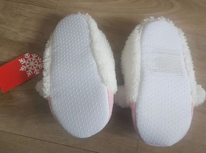 Chaussons neuf avec etiquette 23/26 - photo numéro 2