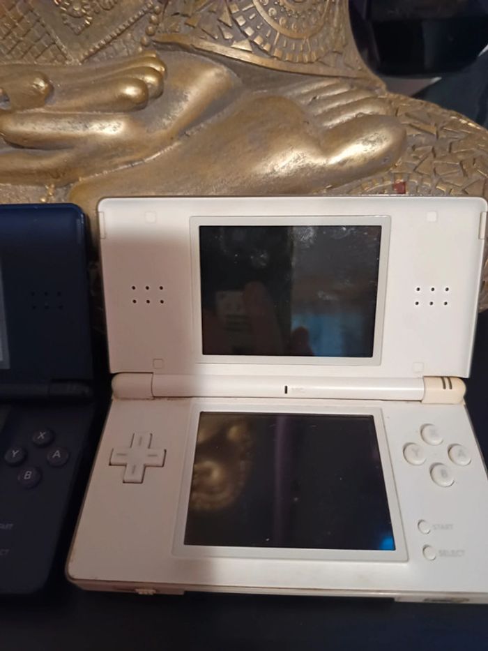 Lot 2 Ds Lite vendu pour pièces ne s'allume pas et ne connait pas la panne - photo numéro 2