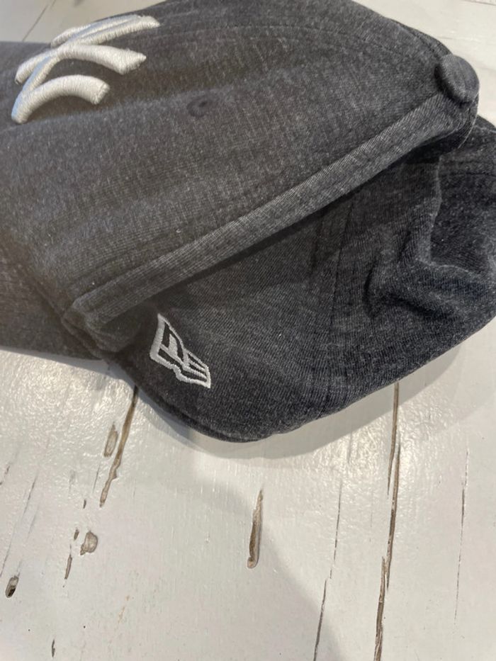 Casquette New era bon état grise - photo numéro 2