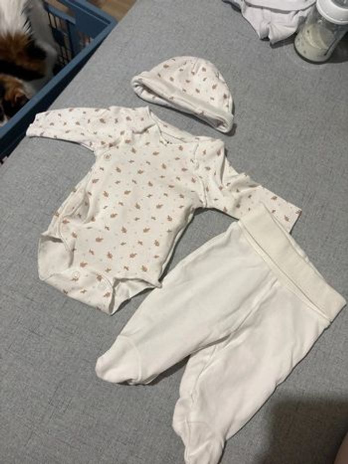 Ensemble naissance 1 mois neuf jamais porté Kiabi