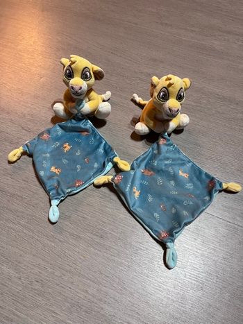 Lot 2 doudous Simba Le Roi Lion neufs sans étiquettes