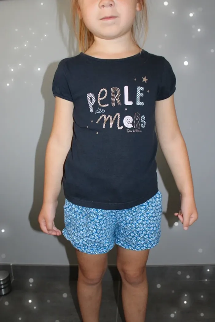 Magnifique ensemble short plus t-shirt taille 4 ans - photo numéro 3