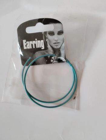 Boucle d'oreille NEUVE