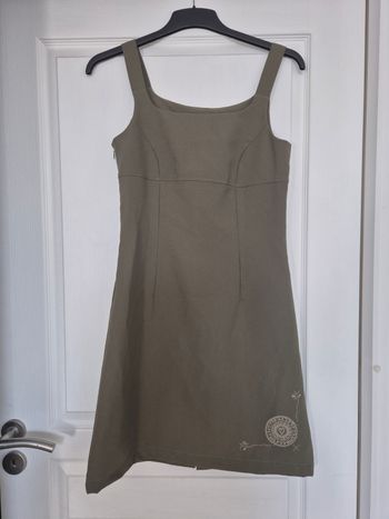 Robe kaki