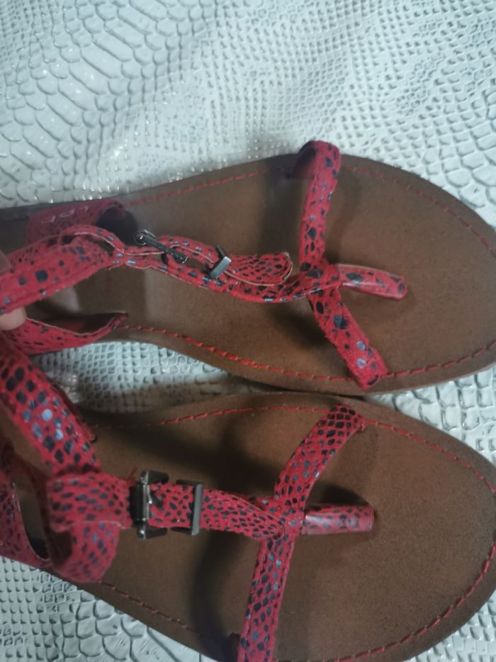Sandales plates rouges Les P'tites Bombes T36 - photo numéro 2