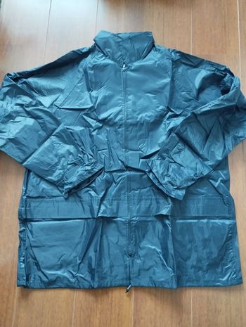 Ensemble imperméable à mettre par dessus ses vêtements
