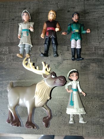 Lot de figurines Disney reine des neiges 