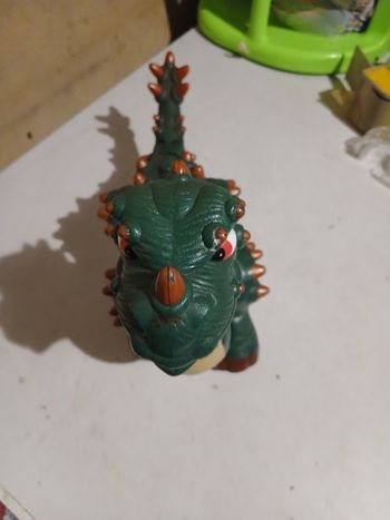 Jouet dinosaure qui parle et avance 36cm