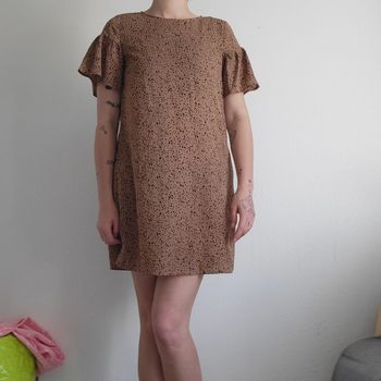 Robe droite marron tachetée noir