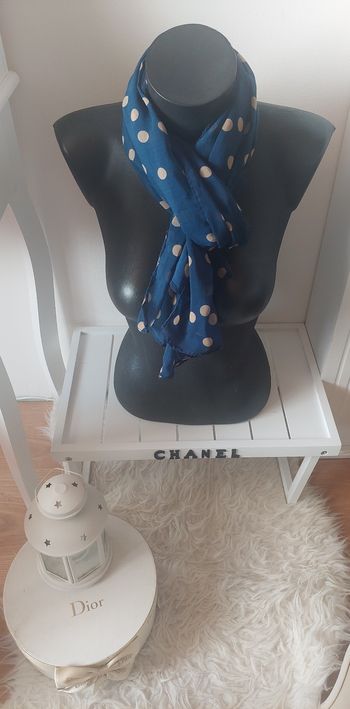 Foulard léger et fluide  bleu pois dorés TBE 🧣