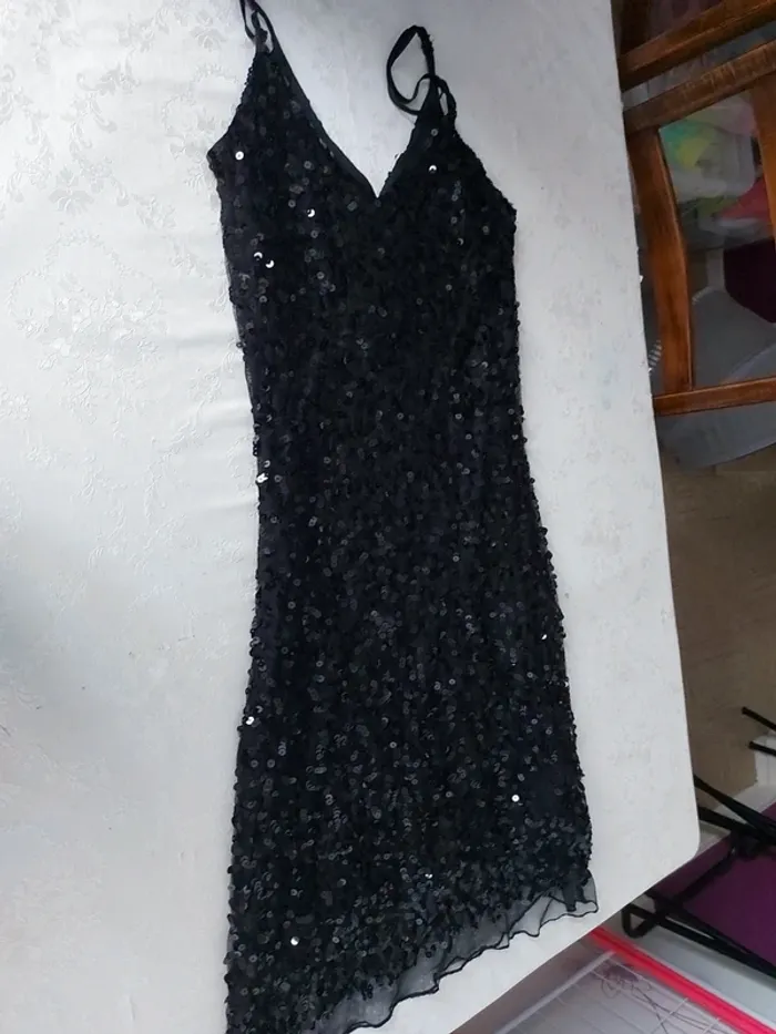Robe noire à sequins - photo numéro 4