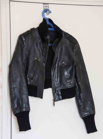 Veste en similicuir/courte Bershka