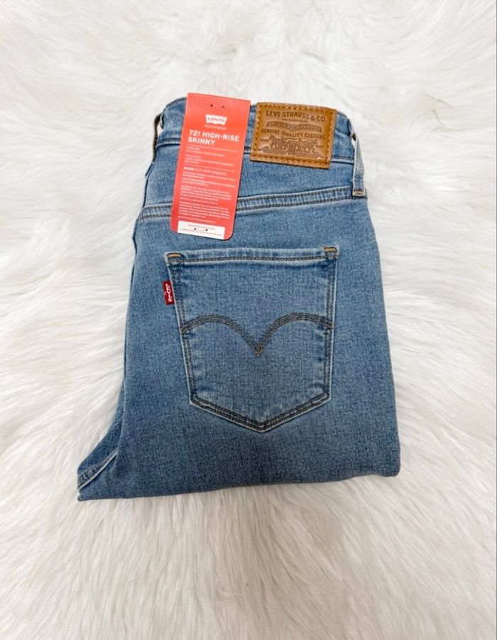 Jean Levis 721 High Rise Skinny - Warm Eco Performance - taille W28 L32 - neuf avec etiquette