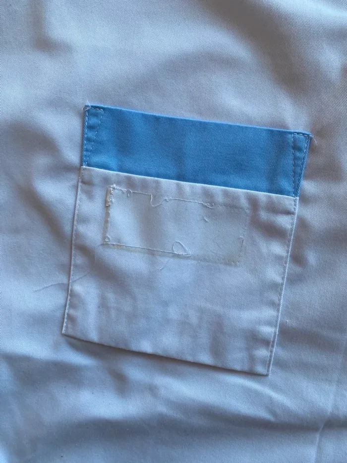 Haut de tenue soignant blanc et bleu - photo numéro 2