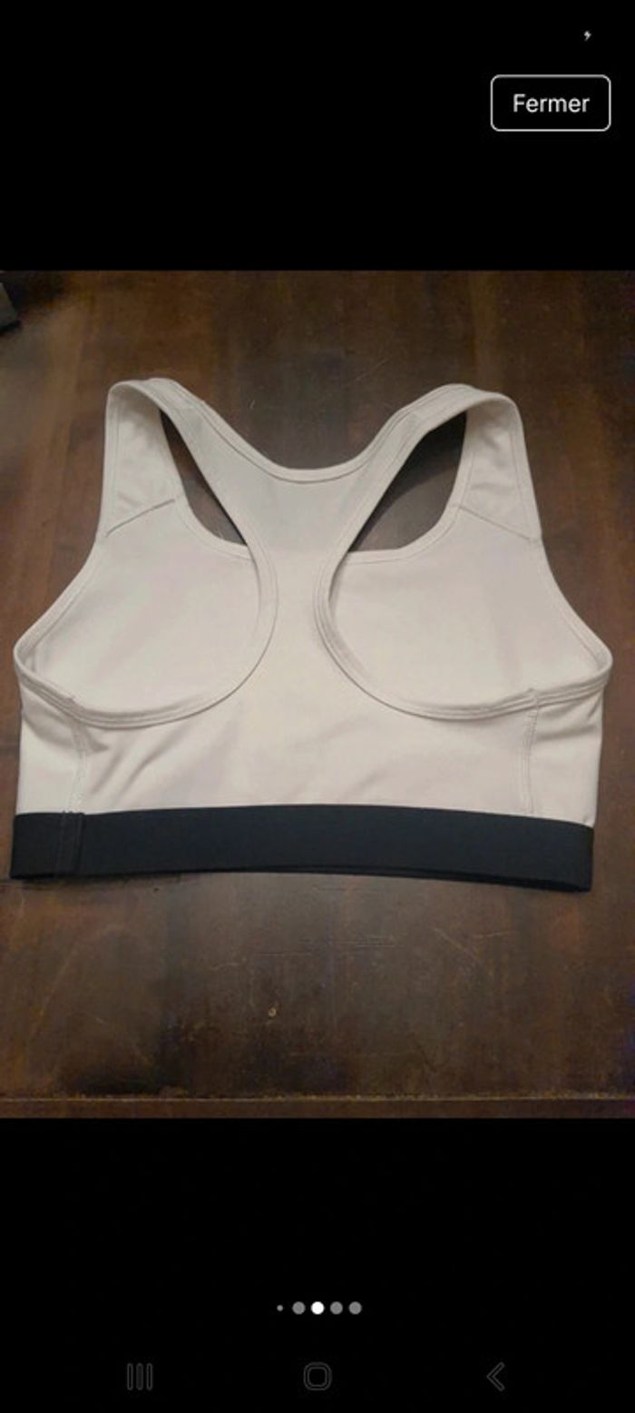 Jolie Brassière de sport blanche Nike taille S - photo numéro 14