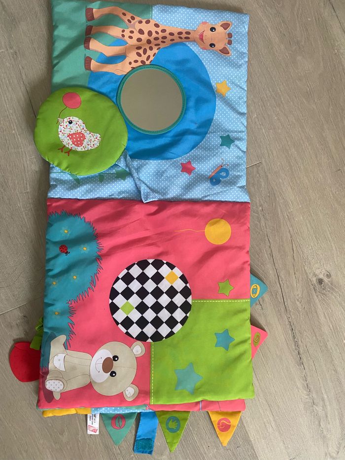 Livre d’éveil Sophie la girafe - photo numéro 2