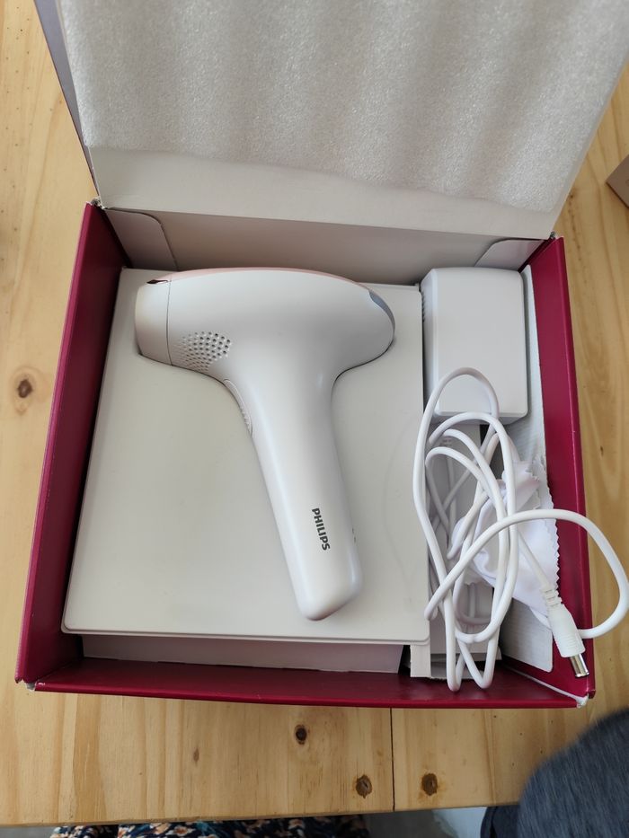 Épilateur à lumière pulsée, Lumea 7000 - photo numéro 2