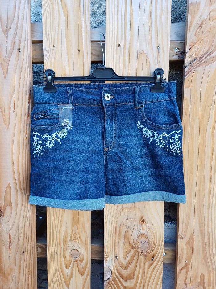 Joli short en jean bleu avec broderie neuf Blancheporte taille 40 - photo numéro 3