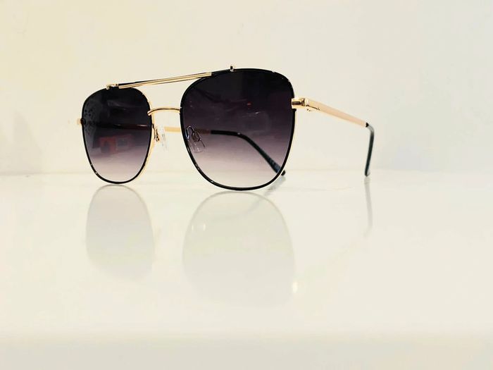 Lunette de soleil mixte noire et dorée verres dégradés UV protection catégorie 3 - photo numéro 8