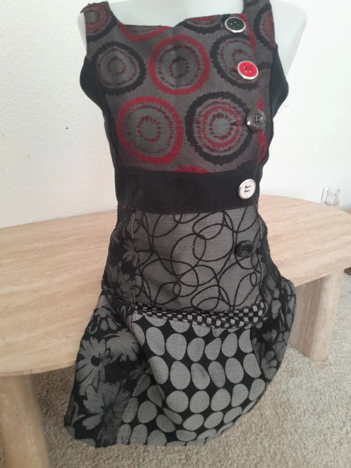 Robe originale 💫doublé 💫jolie boutons sur le côté 💫Taille 36 - photo numéro 2