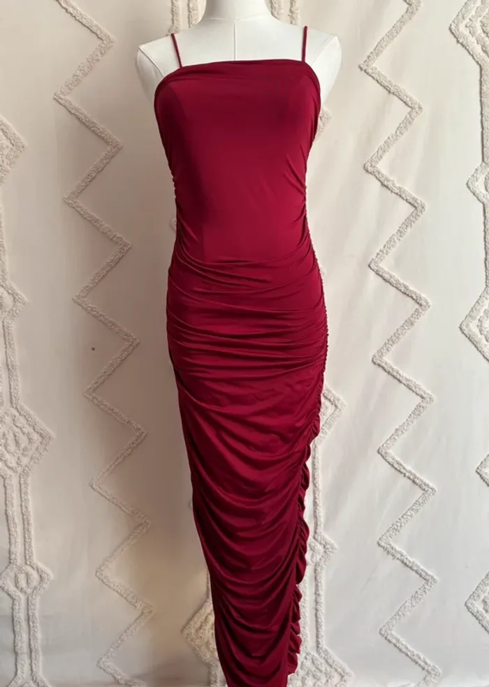 Robe longue moulante bordeaux froncée – bretelles fines – style Y2K sexy glamour - photo numéro 3