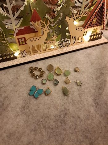 Lot de pendentif vert bleu doré et argenté