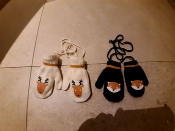 Lot deux paires de moufles