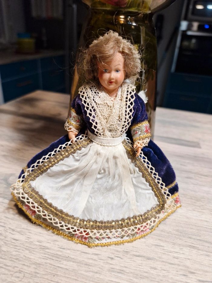 Poupée petitcollin folklorique costume regionaux