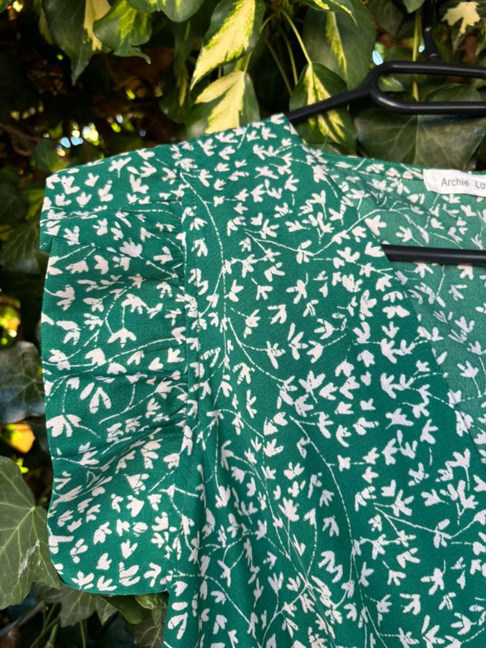 Petite robe verte à fleurs légère et fluide - photo numéro 3