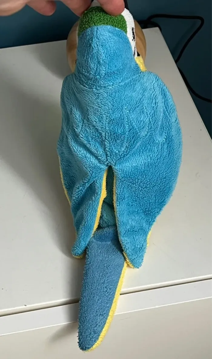 Peluche perroquet bleu et jaune - photo numéro 3
