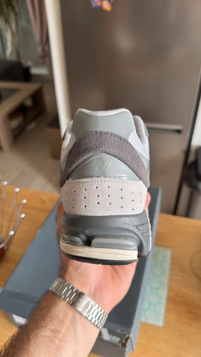 New balance 2002 Grise taille 44 - photo numéro 4