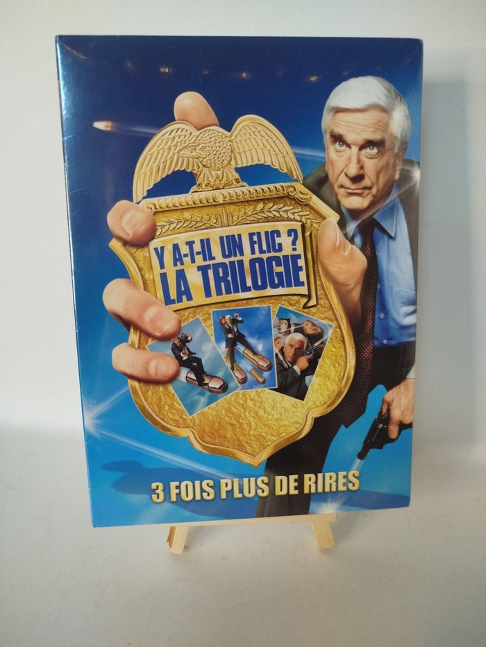 Y-a-t-il un flic ? La trilogie DVD (sous blister) - photo numéro 2