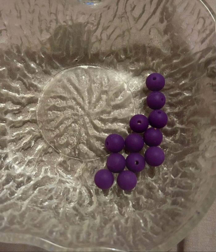 Perles rondes violet foncé