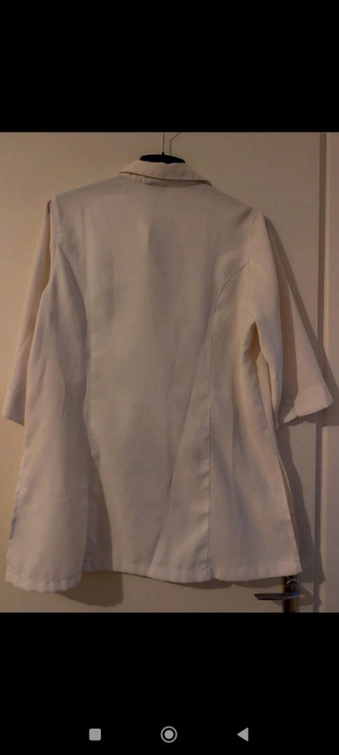 Chemise blanche manches 3/4 boutons dorés taille 50 Venca - photo numéro 2