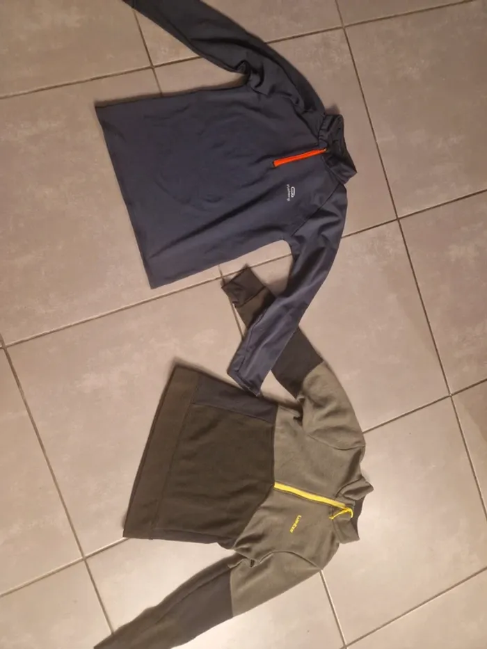 Lot 2 tee-shirts manches longues chaudes 8 ans