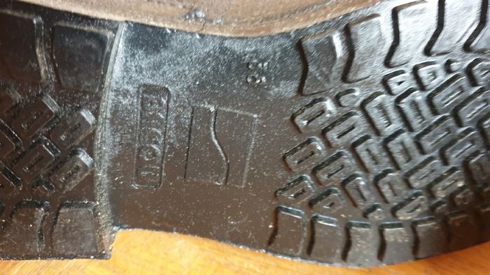 Neuf chaussures de sécurité en cuir taille  38 BACOU - photo numéro 4