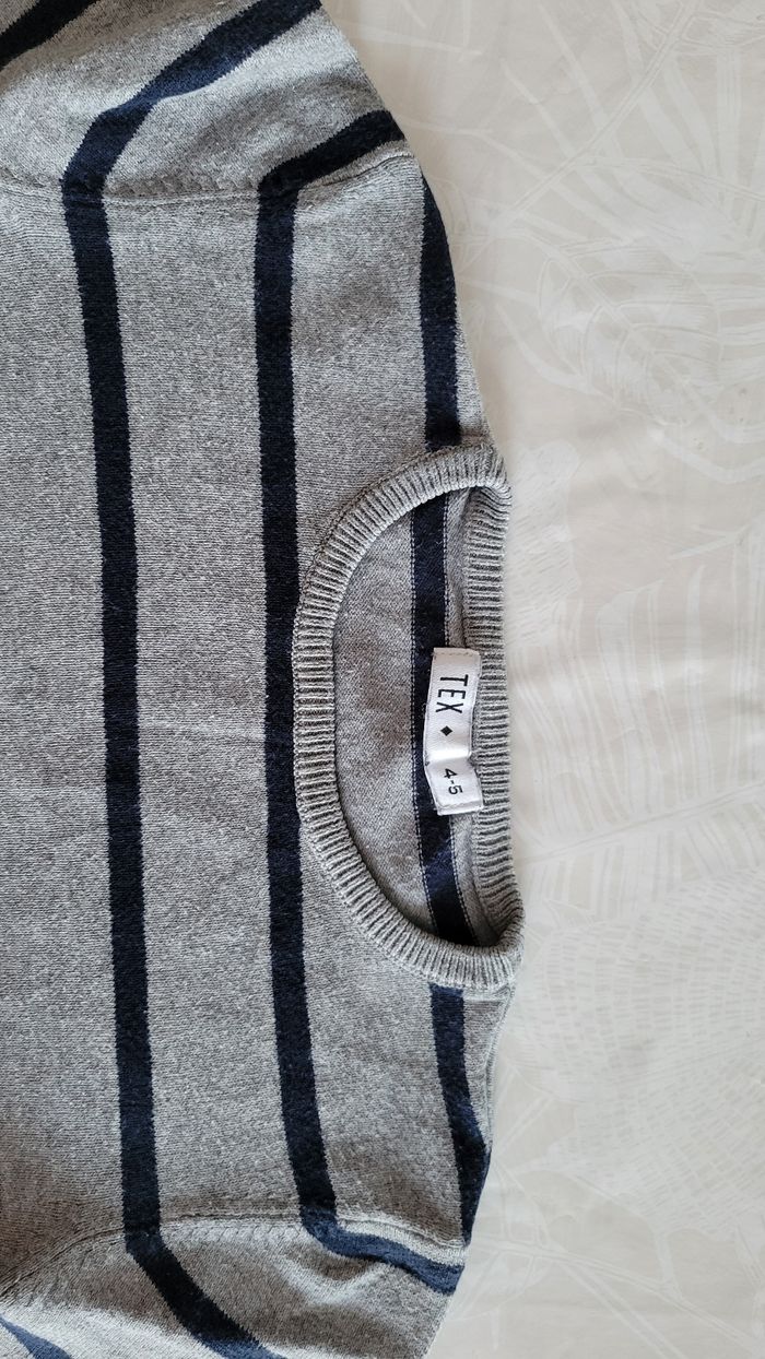 Pull à rayures en taille 4-5 ans - photo numéro 3