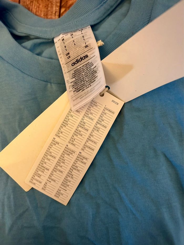 T-shirt Adidas bleu ciel – Neuf avec étiquette – Taille L - photo numéro 7