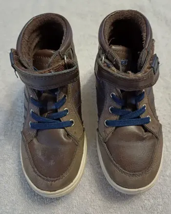 Chaussures basket taille 27 (réf perso 73)(familleac72)