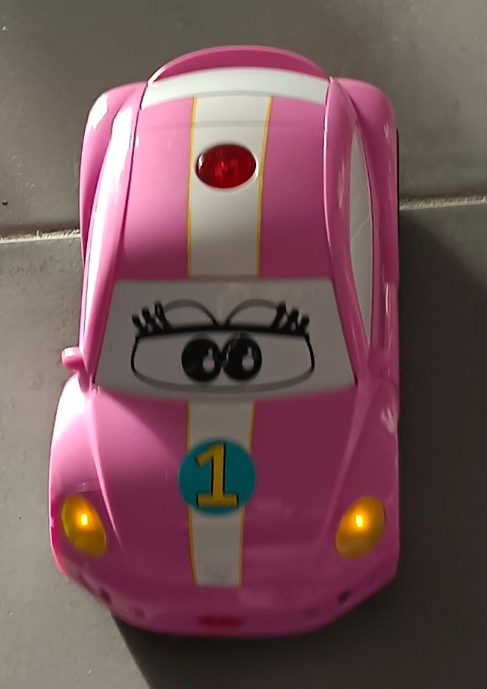 Voiture télécommandée Volkswagen rose - photo numéro 2