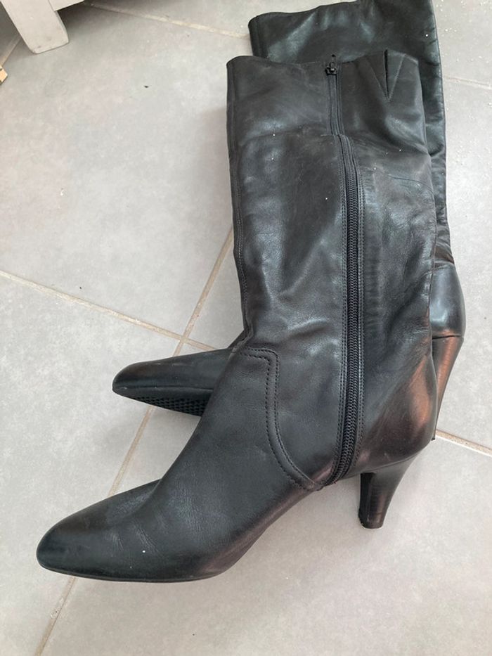 Bottes noires - photo numéro 3